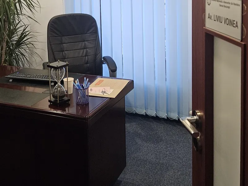 Biroul cabinetului de avocat Liviu Voinea, București